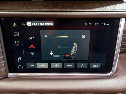 Used 2024 GMC Yukon XL Denali w/ Advanced Technology Package AWD/4WD image 21