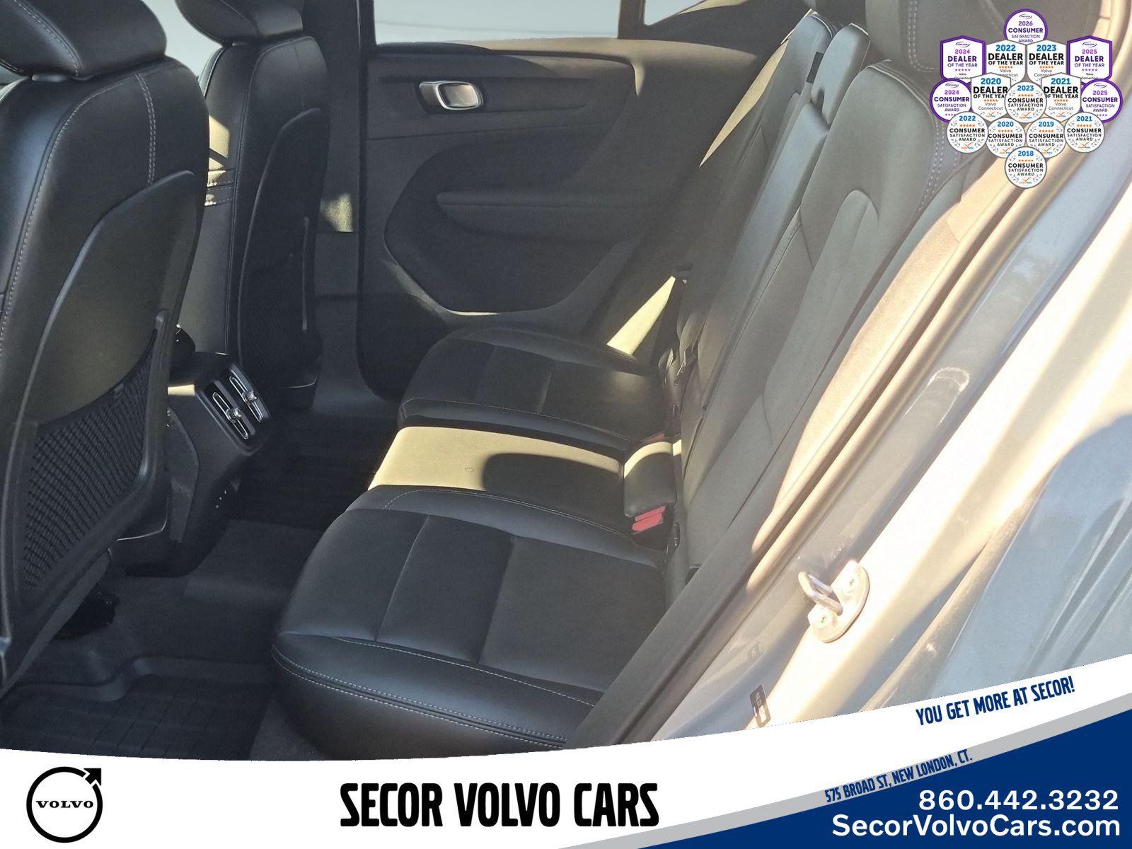 Used 2024 Volvo XC40 B5 Plus AWD/4WD image 20