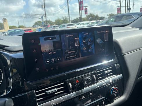 Used 2026 Nissan Pathfinder SV FWD image 20