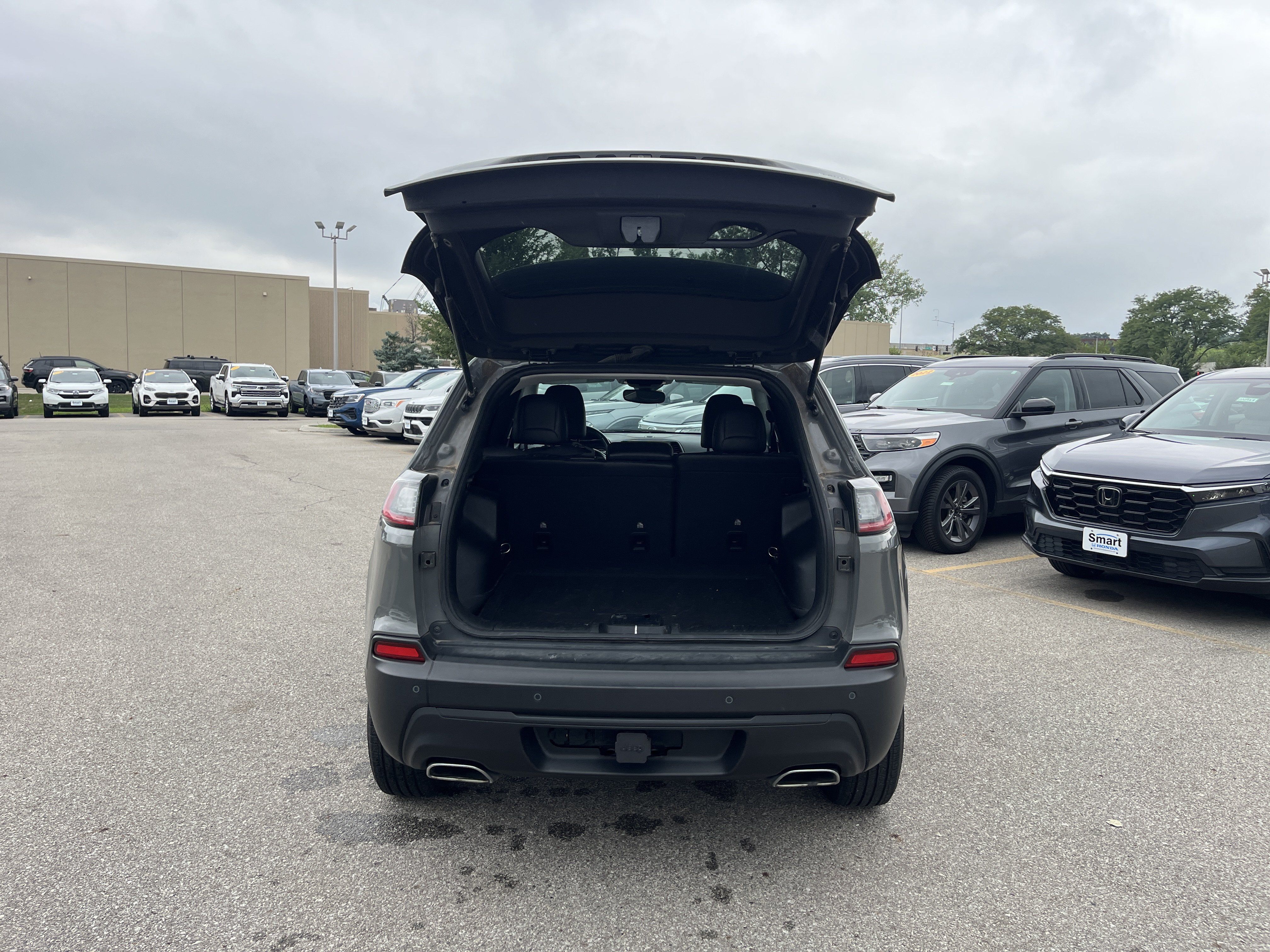 Used 2021 Jeep Cherokee Latitude Lux w/ Trailer Tow Group AWD/4WD image 11