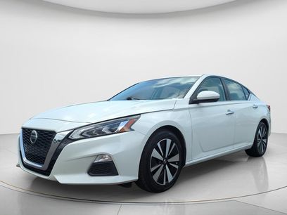 Used 2022 Nissan Altima 2.5 SV w/ SV Premium Package