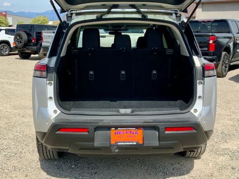 Used 2024 Nissan Pathfinder SV AWD/4WD image 17