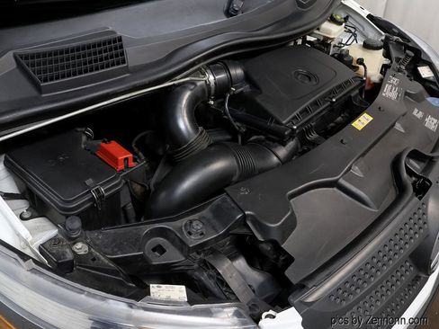 Used 2017 Mercedes-Benz Metris Passenger image 26