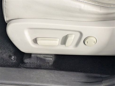 Used 2017 Toyota Highlander Plus image 12