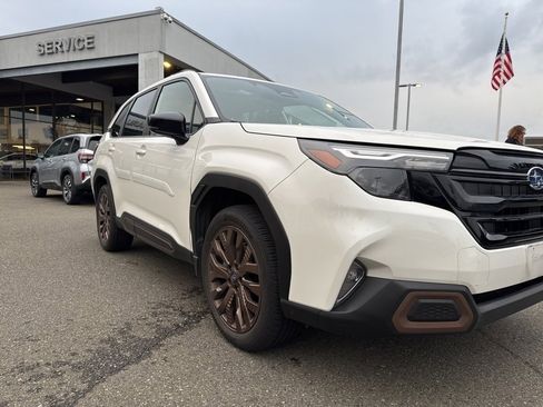 Used 2025 Subaru Forester Sport image 4