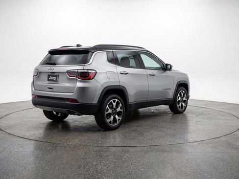 Used 2025 Jeep Compass Limited image 9