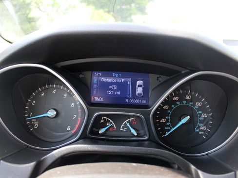 Used 2014 Ford Focus SE w/ SE Sport Package FWD image 21