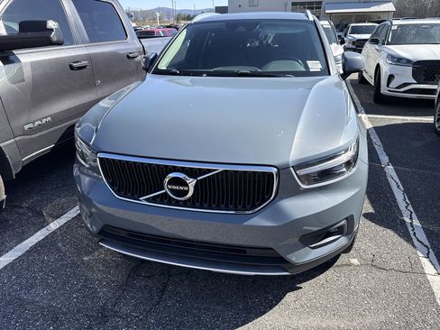 Used 2021 Volvo XC40 T5 Momentum w/ Premium Package image 5