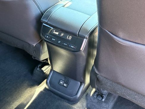 Used 2023 Toyota Highlander LE FWD image 21
