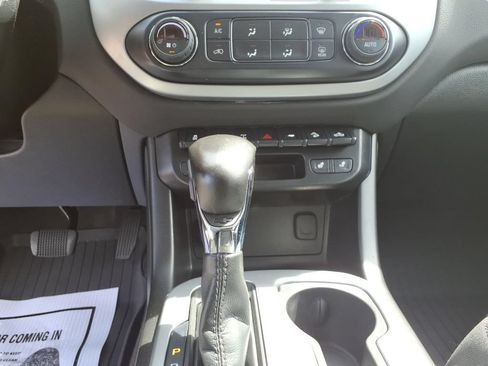 Used 2022 Chevrolet Colorado ZR2 AWD/4WD image 24