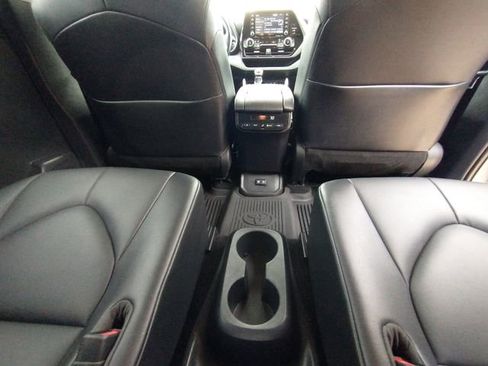 Used 2020 Toyota Highlander XLE image 69