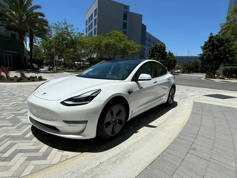 Used 2023 Tesla Model 3 Standard Range RWD image 3
