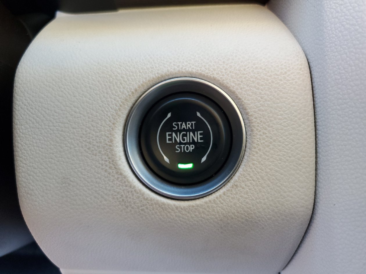 Used 2024 GMC Acadia Denali w/ Super Cruise Package FWD image 23
