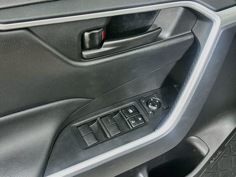 Used 2022 Toyota RAV4 LE FWD image 15