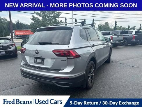 Used 2024 Volkswagen Tiguan SE w/ Panoramic Sunroof Package AWD/4WD image 3