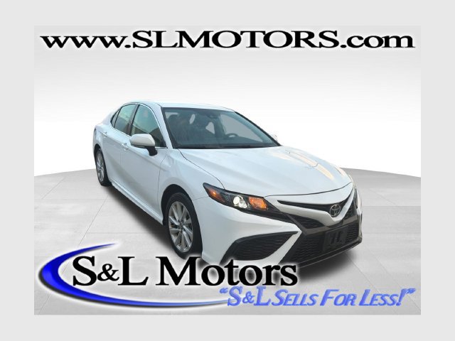 Used 2024 Toyota Camry SE FWD image 1