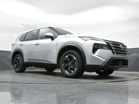 Used 2025 Nissan Rogue SV AWD/4WD image 41