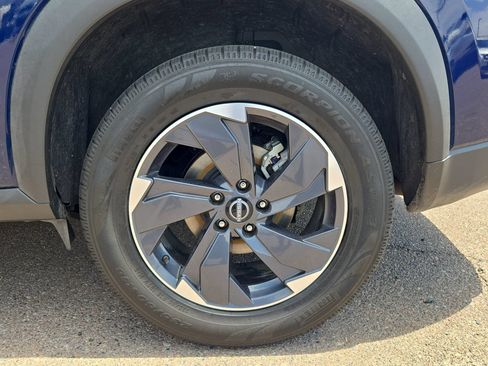 Certified 2024 Nissan Rogue SV FWD image 32