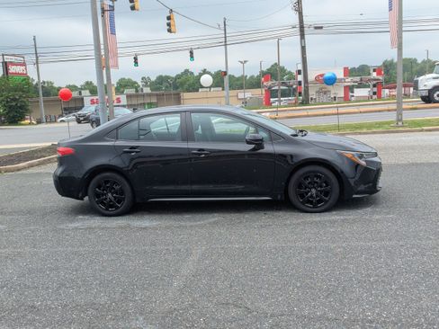 Used 2024 Toyota Corolla LE FWD image 10