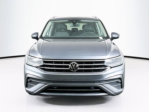 Used 2023 Volkswagen Tiguan SE FWD image 2