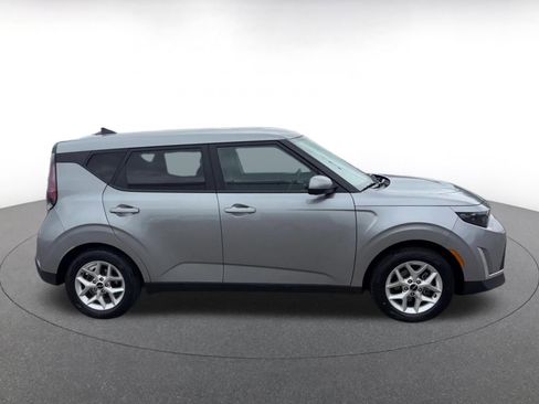 Used 2025 Kia Soul LX w/ LX Technology Package FWD image 16