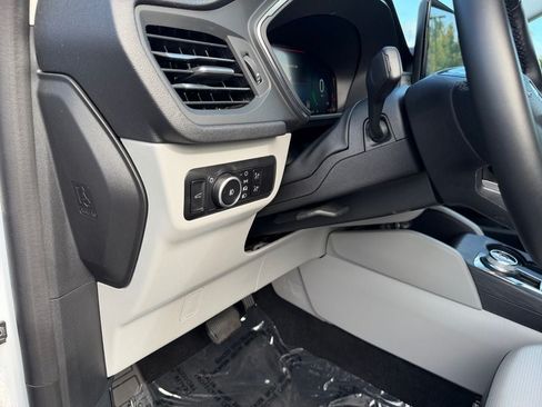 Used 2025 Ford Escape Platinum AWD/4WD image 19