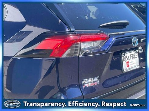 Used 2021 Toyota RAV4 SE image 11