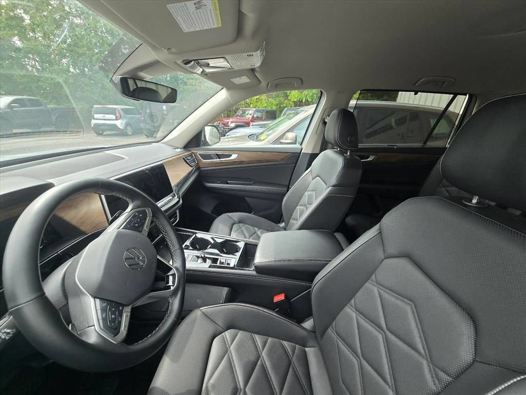 Used 2025 Volkswagen Atlas SE AWD/4WD image 4