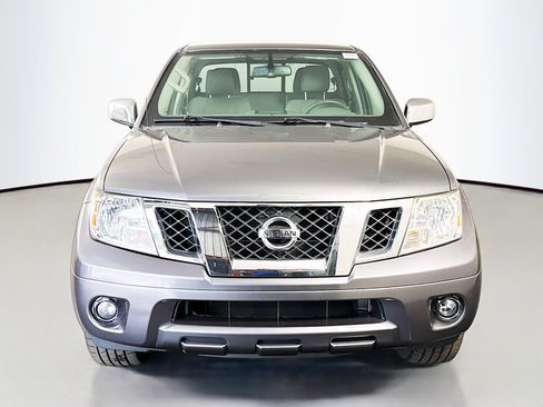 Used 2021 Nissan Frontier SV RWD image 2