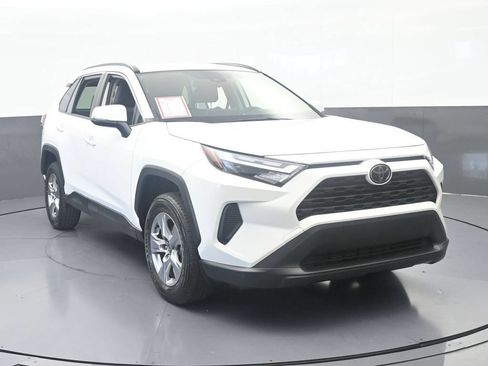 Used 2024 Toyota RAV4 XLE AWD/4WD image 9