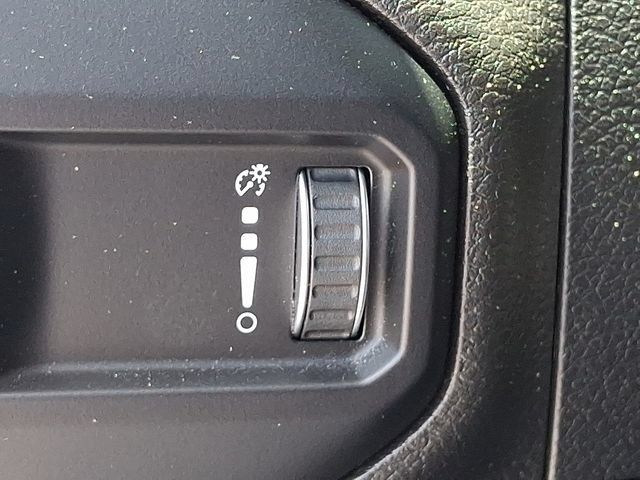 Used 2023 Jeep Wrangler Unlimited Sahara AWD/4WD image 25