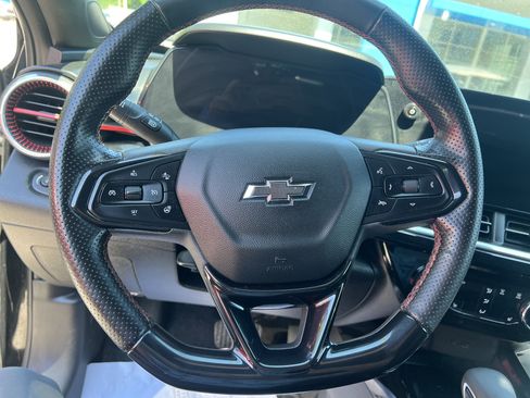 Used 2024 Chevrolet Trax RS w/ Sunroof Package FWD image 10