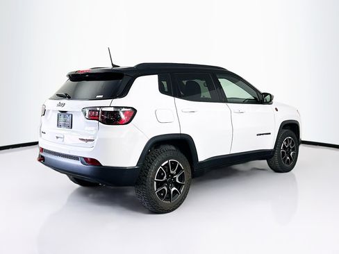 Used 2025 Jeep Compass Trailhawk AWD/4WD image 9