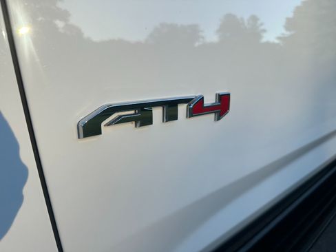 Used 2022 GMC Yukon XL AT4 image 57
