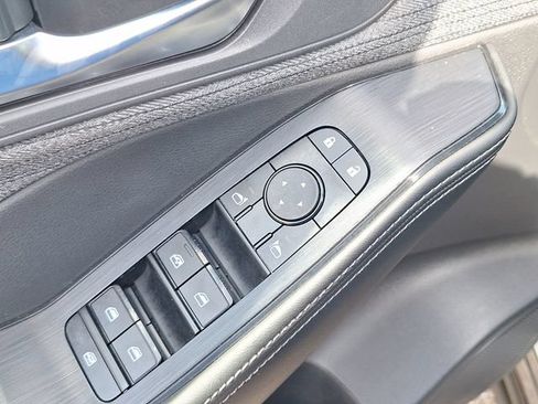 Certified 2023 Nissan Rogue SV FWD image 12