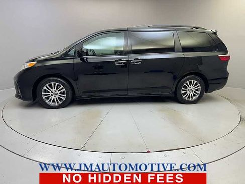 Used 2020 Toyota Sienna XLE FWD image 2