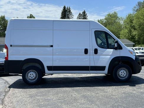 Used 2025 RAM ProMaster 2500 w/ Convenience Group FWD image 36