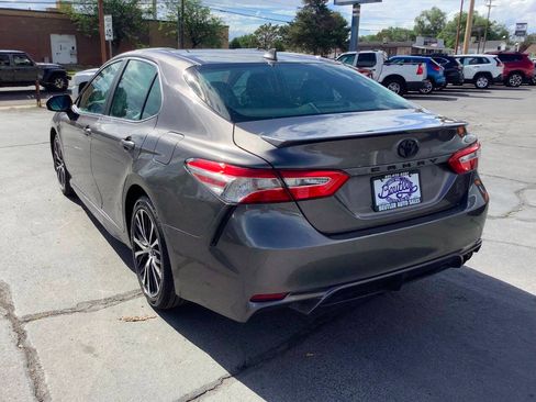 Used 2020 Toyota Camry SE w/ Carpet Mat Package FWD image 14