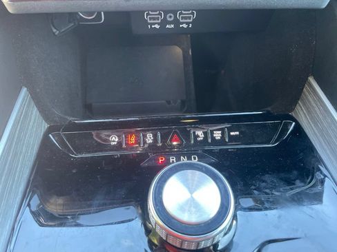 Used 2024 Jeep Wagoneer L Series II w/ Flexible Seating Group RWD image 20