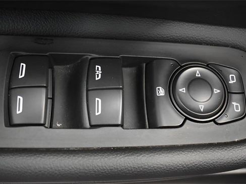 Used 2024 GMC Terrain SLT image 23