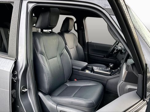 Used 2025 Lexus GX 550 w/ Accessory Package (2T) AWD/4WD image 9