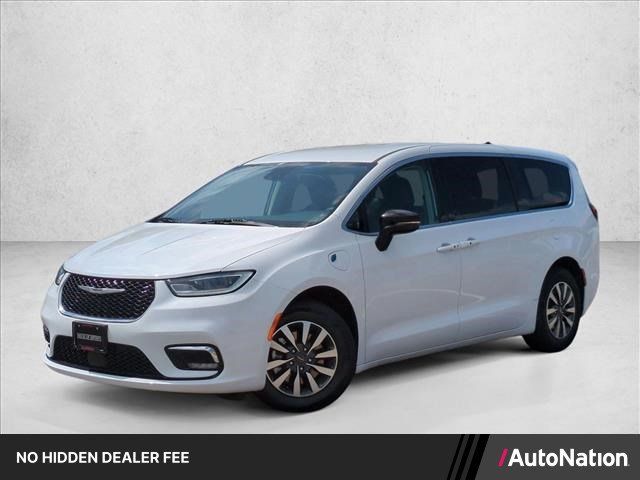 Used 2024 Chrysler Pacifica Limited FWD image 1