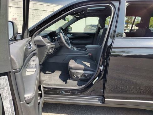 New 2025 Jeep Grand Cherokee L Laredo w/ Luxury Tech Group I image 2