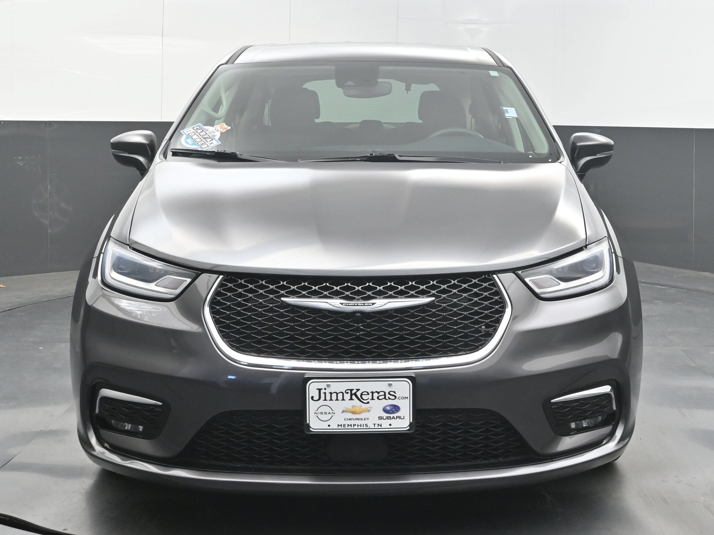 Used 2023 Chrysler Pacifica Touring-L FWD image 3