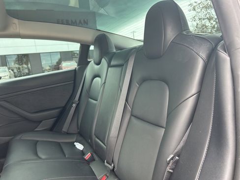 Used 2023 Tesla Model 3 Standard Range image 3