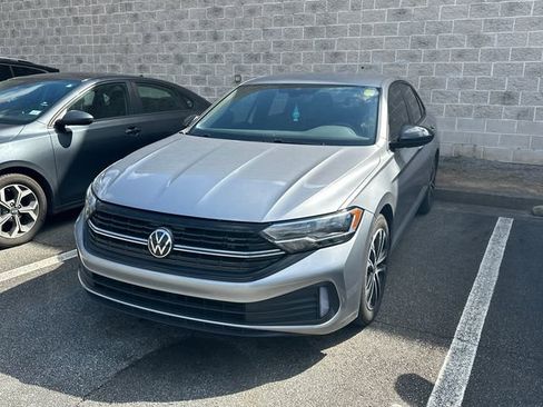 Certified 2024 Volkswagen Jetta Sport image 3