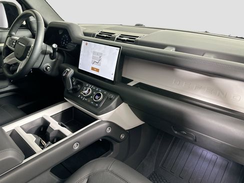 Certified 2025 Land Rover Defender 110 S image 33