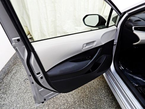Used 2025 Toyota Corolla LE FWD image 17
