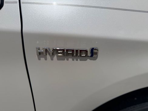 Used 2014 Toyota Prius Two FWD image 19