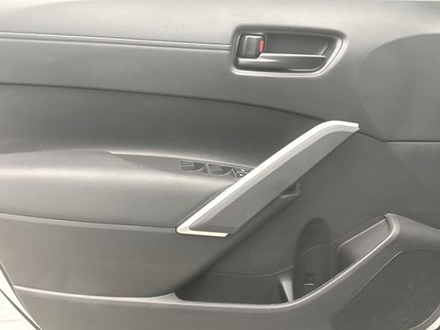 Used 2024 Toyota Corolla Cross AWD Hybrid w/ Moonroof Package image 9